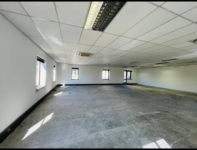 201M² OFFICE TO LET IN FOURWAYS